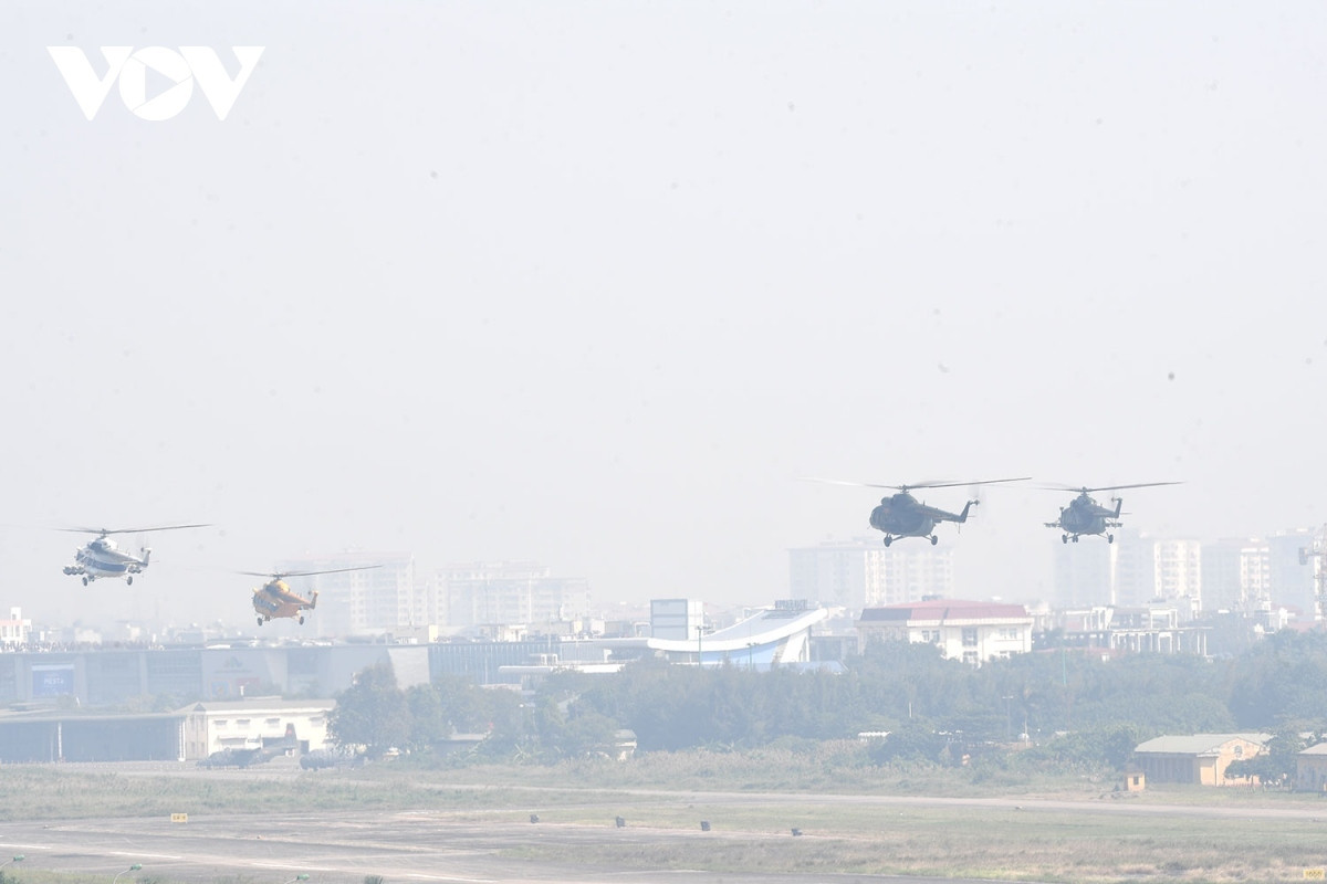 su-30mk2 fighters puts on impressive performance in skies of hanoi picture 11
