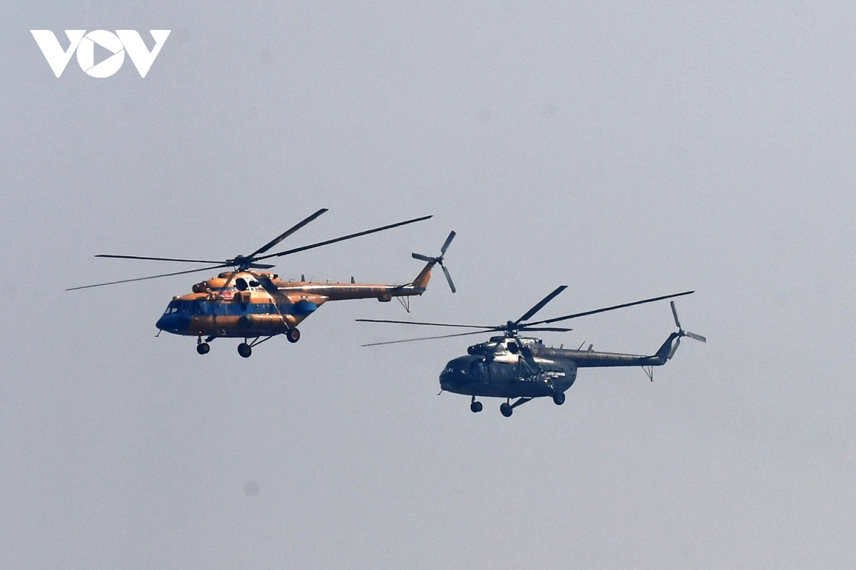 su-30mk2 fighters puts on impressive performance in skies of hanoi picture 12