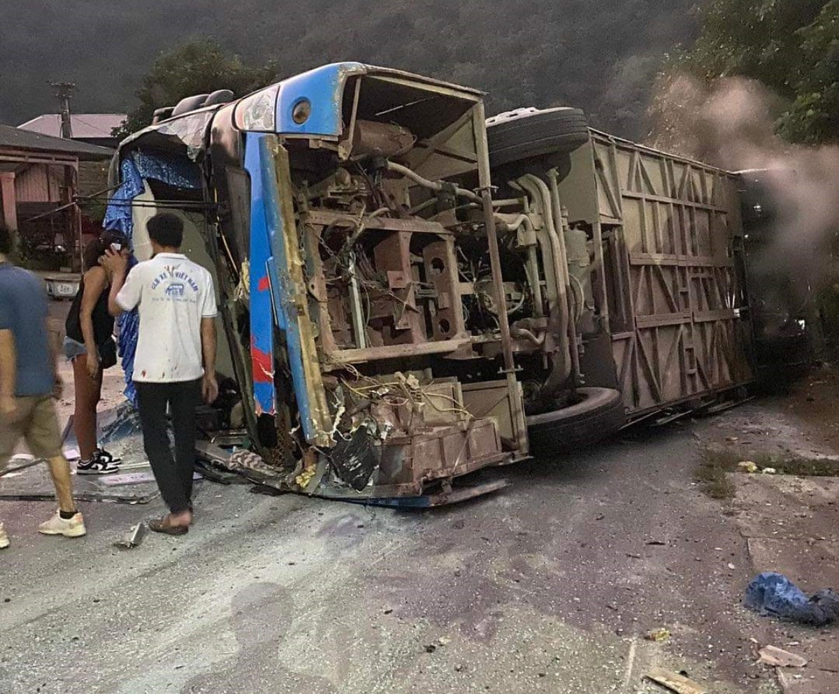 15 foreign visitors hospitalized after bus accident in northern vietnam picture 1