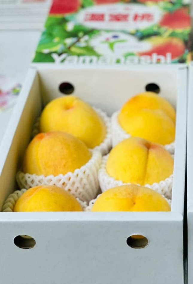 Hoa quả nhà giàu giá cao ngất ngưởng vẫn 'cháy' hàng ảnh 2