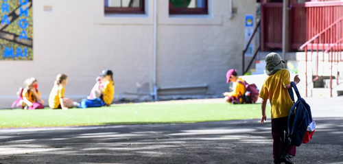 Chính quyền bang Úc cấm phụ huynh vào sân trường để tránh hành hung giáo viên