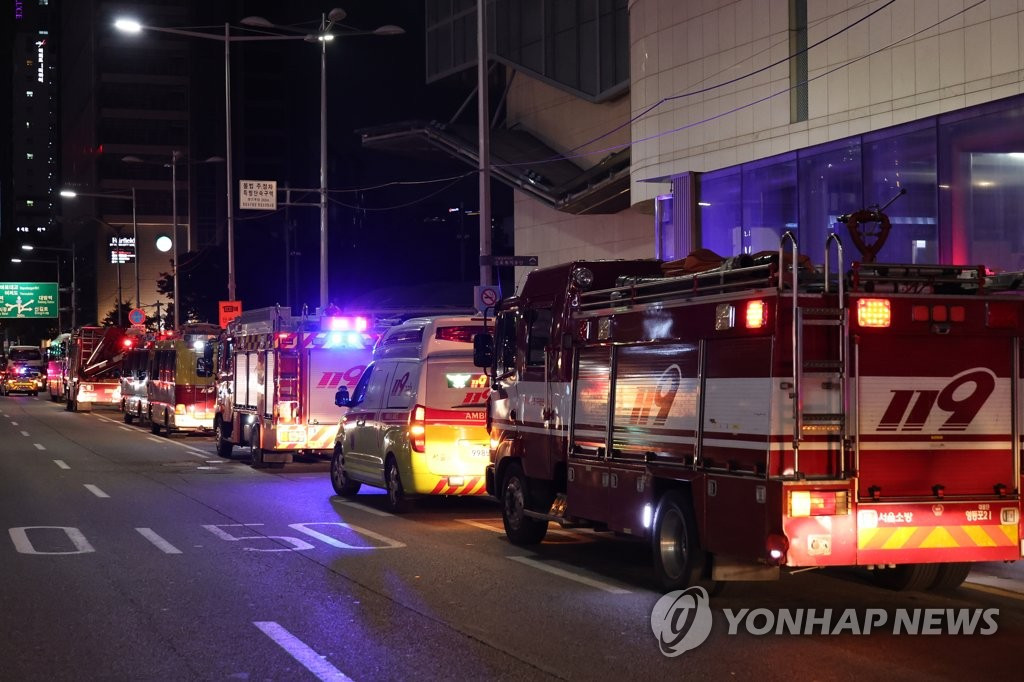 Tàu trật bánh ở thủ đô Seoul, 30 người bị thương