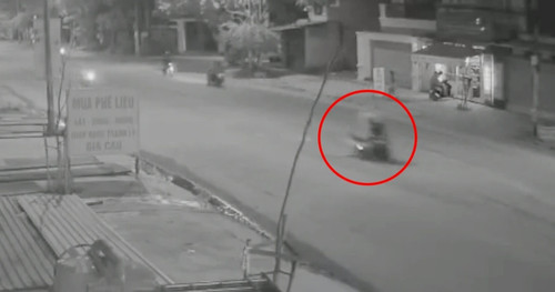 TPHCM: Lái xe máy bị sụp 'ổ gà', một người dân tử vong
