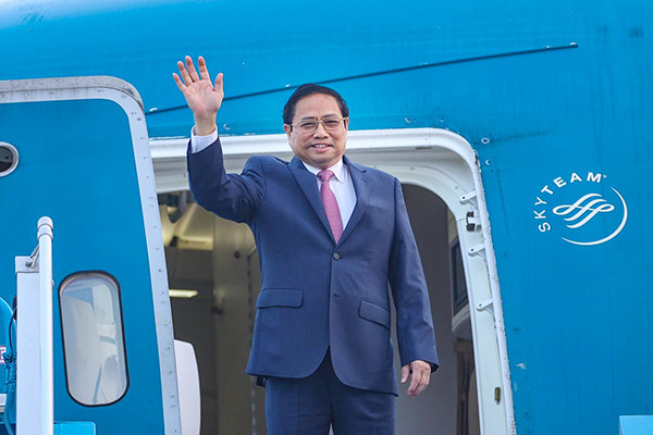 Thủ tướng lên đường thăm chính thức Campuchia