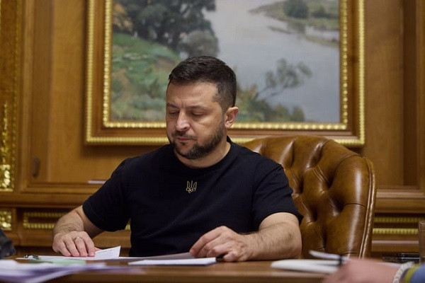 Ukraine ra điều kiện đàm phán với Nga, Moscow phát tiền cho người sơ tán khỏi Kherson