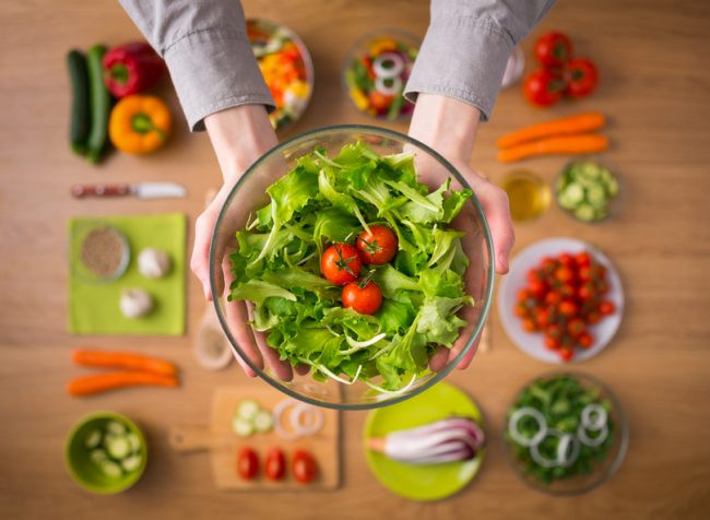 Giảm cân theo chế độ ăn kiêng thuần chay rau quả sống tốt không?