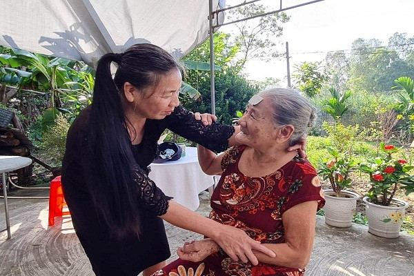 Nước mắt ngày trở về của người phụ nữ 20 năm lưu lạc ở Trung Quốc