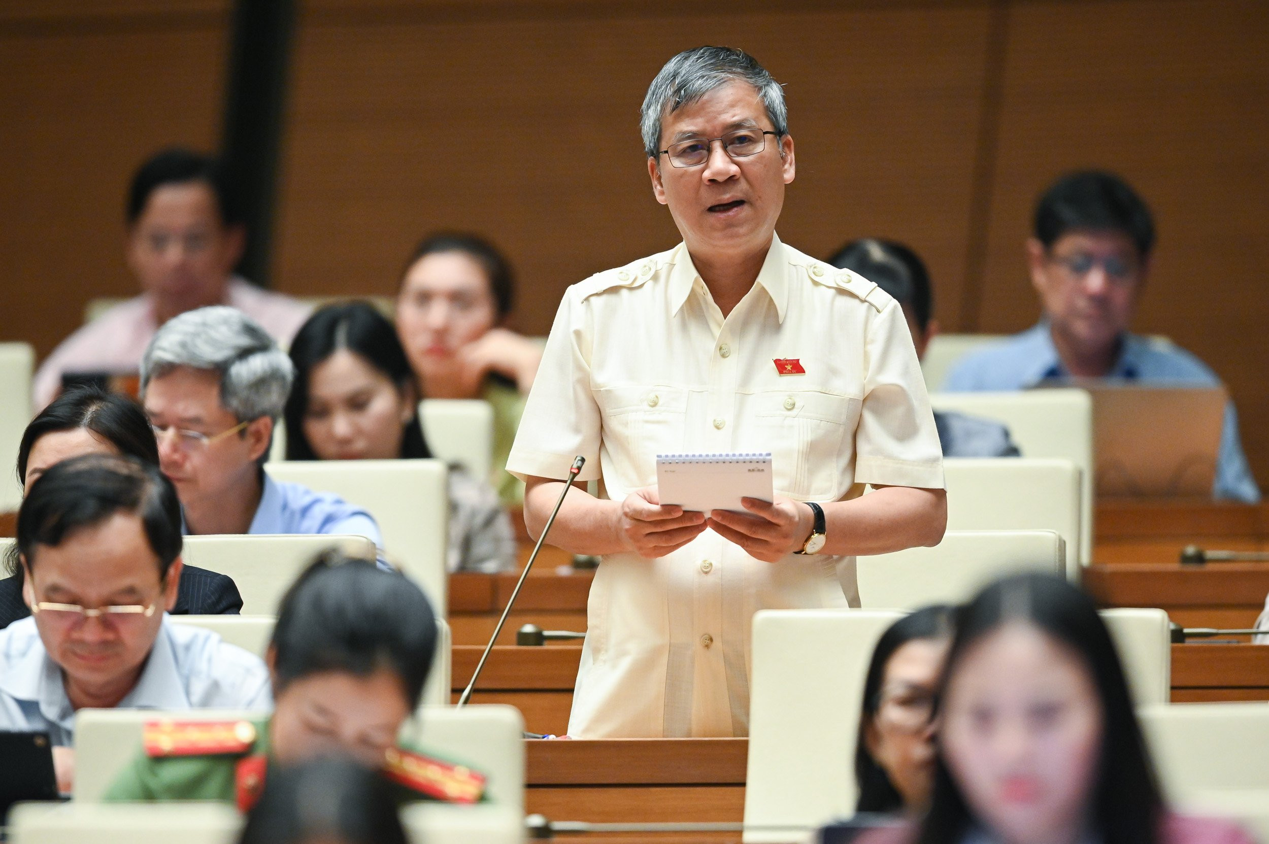 Tham nhũng vặt như 'vòi bạch tuộc' đeo đẳng làm chùn bước nhà đầu tư