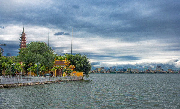 Tales of Hanoi Streets: Thanh Nien- the ancient road connecting two great lakes