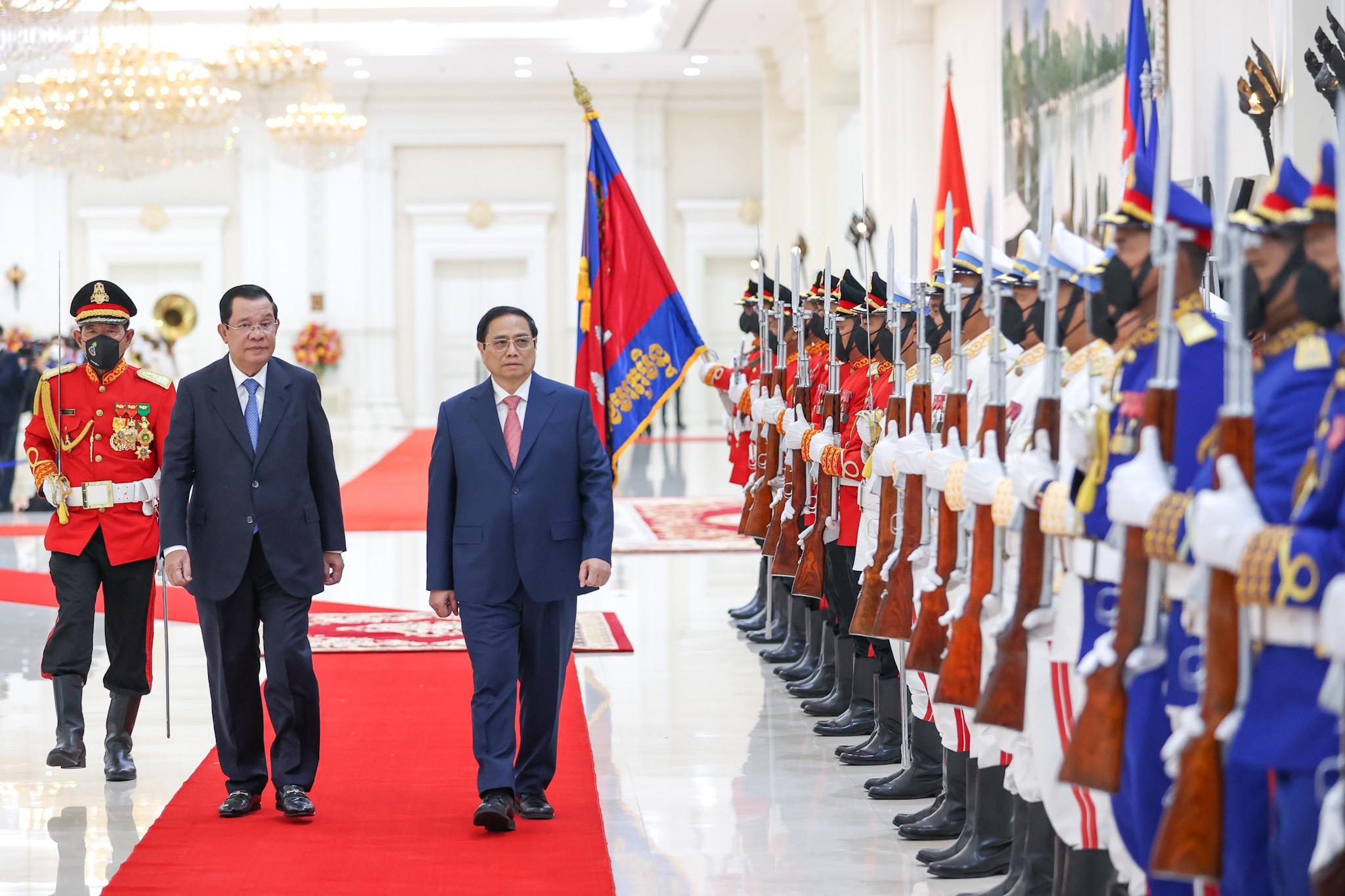 Thủ tướng Hun Sen chủ trì lễ đón Thủ tướng Phạm Minh Chính