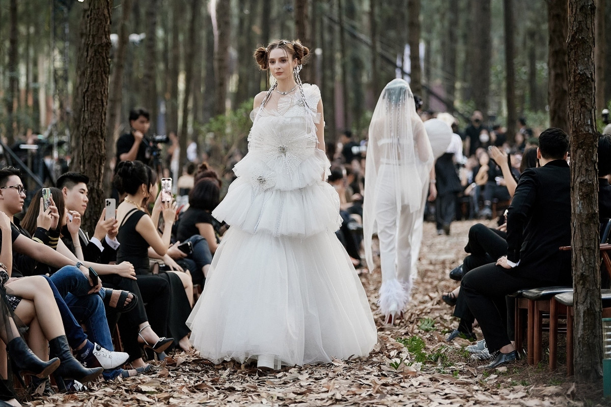 miss supranational 2013 model appears at local fashion show for first time picture 8