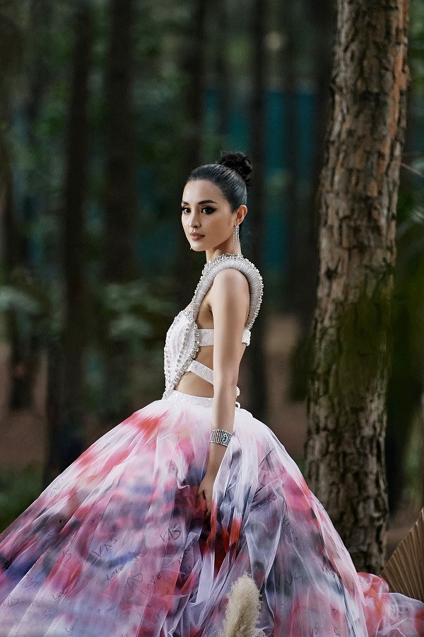 Miss Supranational appears at local fashion show for first time – VietNamNet