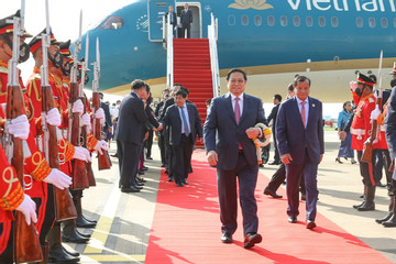 PM Pham Minh Chinh arrives in Phnom Penh, starting official trip to Cambodia