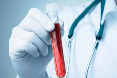 Hai người đầu tiên trên thế giới được truyền máu nhân tạo