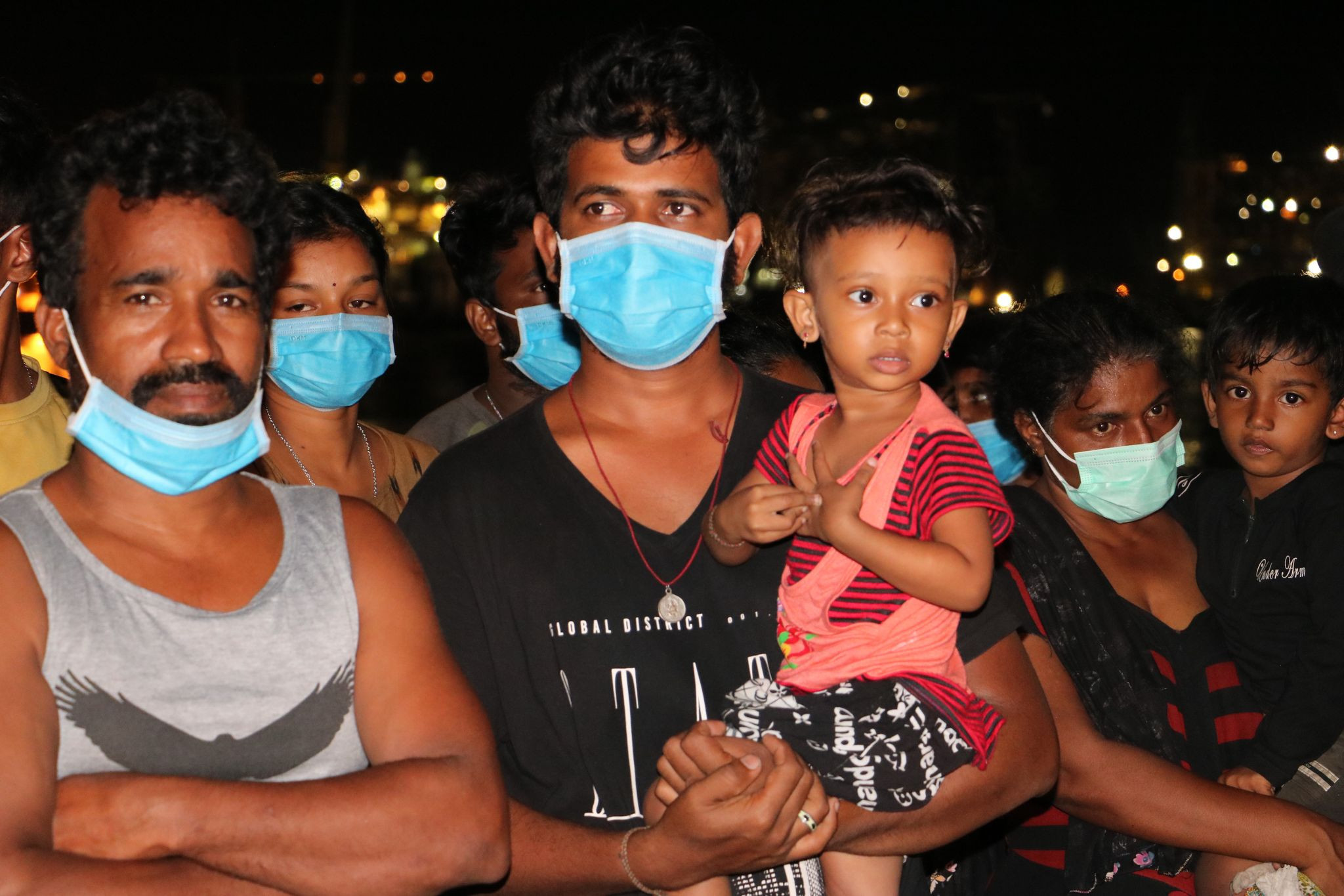 Việt Nam hỗ trợ nhân đạo hơn 300 công dân Sri Lanka gặp nạn trên biển