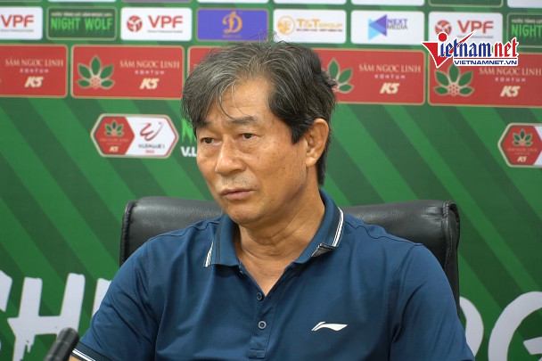 Thua Hà Nội, HLV Viettel trách trọng tài nội bỏ lỡ hai bàn penalty, thời gian bù giờ ngắn
