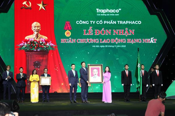 Traphaco nhận Huân chương Lao động hạng Nhất