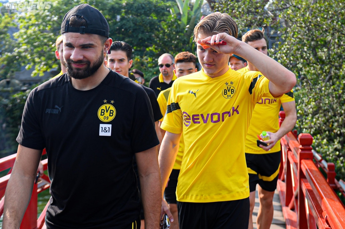 dortmund footballers excited to discover hanoi picture 6