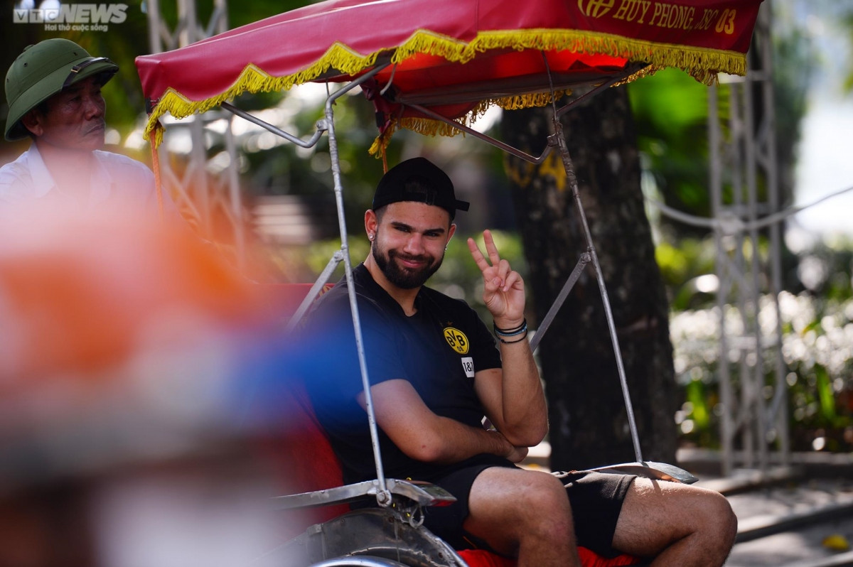 dortmund footballers excited to discover hanoi picture 2