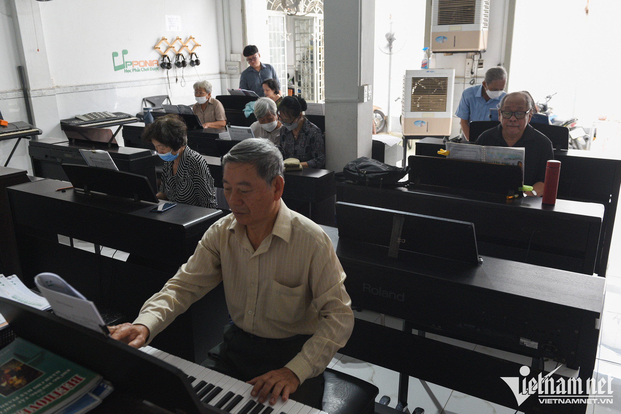 Lớp học piano miễn phí cho người cao tuổi ở TP. HCM