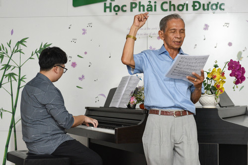 Lớp học piano miễn phí cho người cao tuổi ở TP.HCM