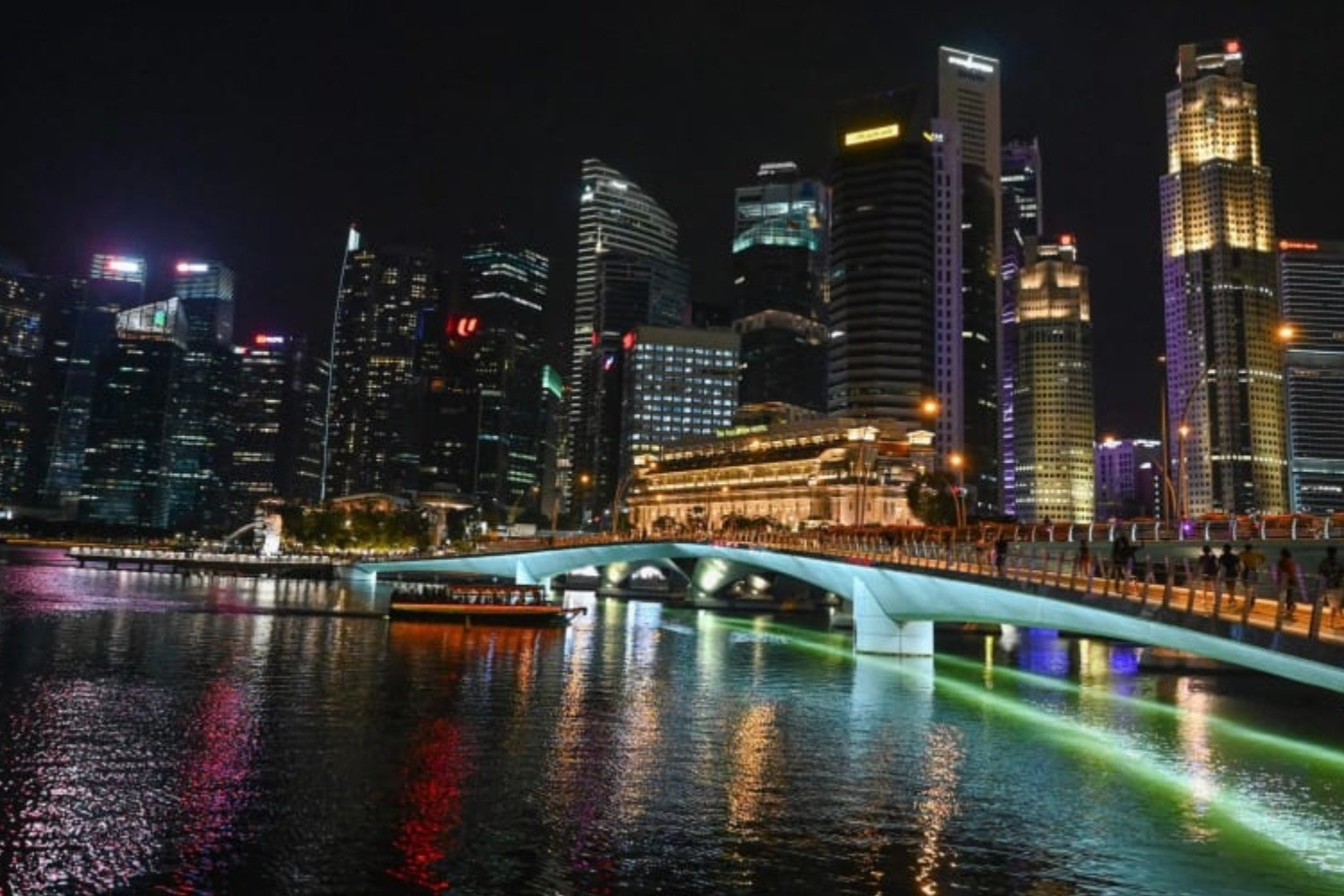 New York, Singapore đứng đầu các thành phố đắt đỏ nhất thế giới
