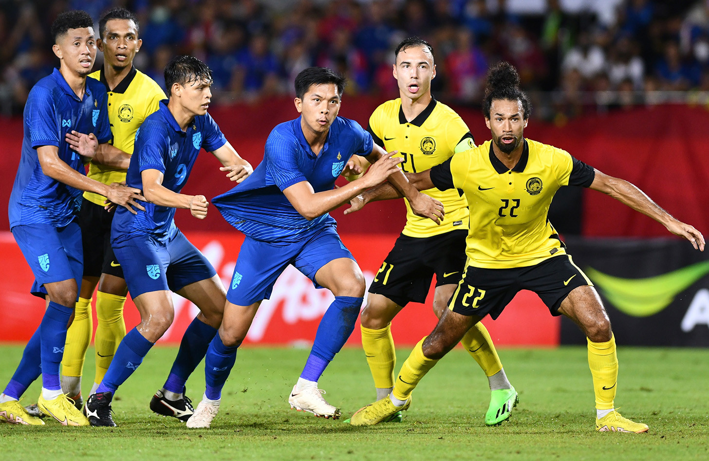 Thái Lan chốt danh sách sự AFF Cup: Không có tên Chanathip