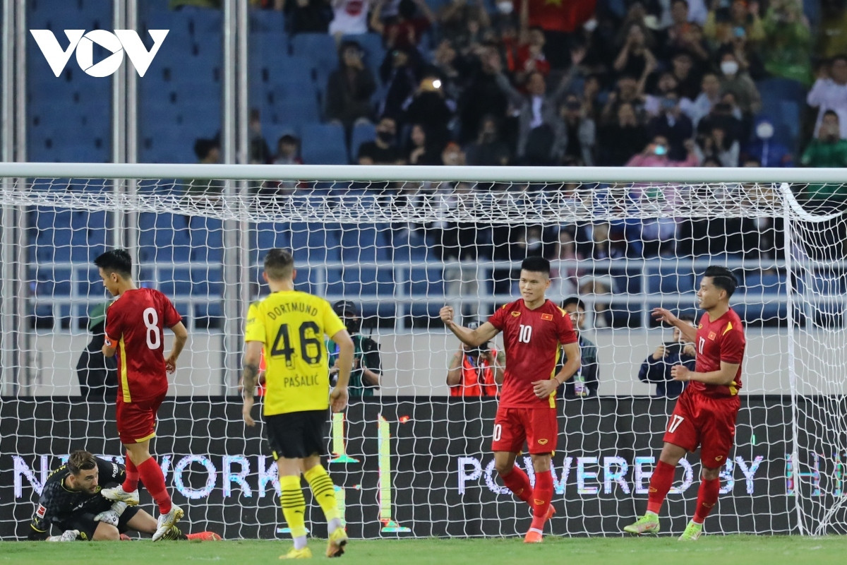 vietnam beat borussia dortmund 2-1 in friendly match picture 1