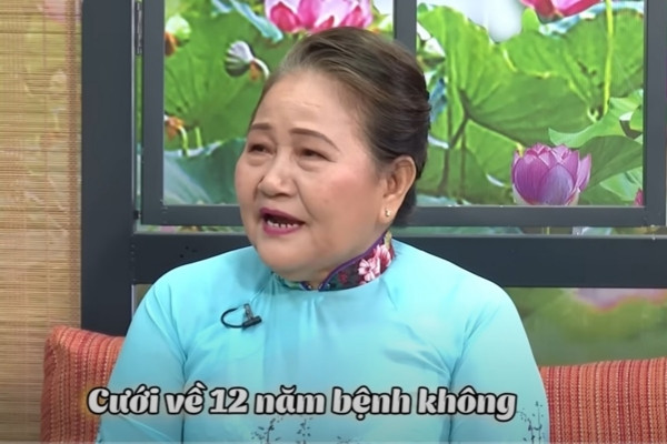 Nàng dâu mắc bệnh hiểm nghèo, mẹ chồng bán ve chai nuôi cháu