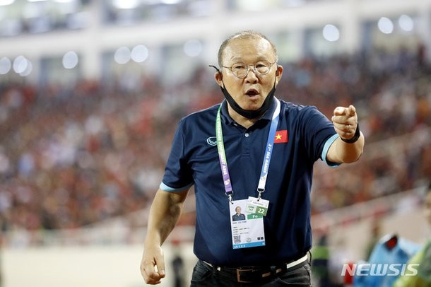 Danh sách tuyển Việt Nam dự AFF Cup 2022: Ông Park khó quyết