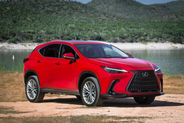 Lexus trải qua năm 2022 đầy khó khăn