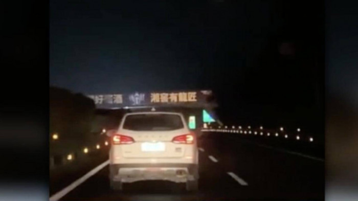 người đàn ông trung quốc phải chạy 500 km vì ô tô không thể giảm tốc