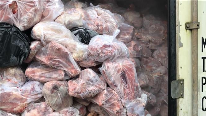 Phát hiện 35 tấn đường và gần 500 kg thực phẩm không rõ nguồn gốc