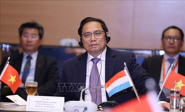PM meets leaders of Luxembourg economic groups hinh anh 1
