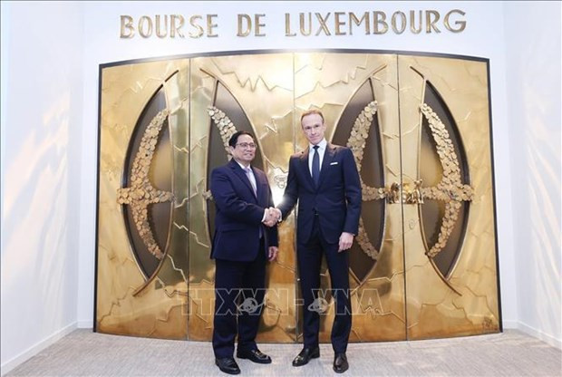 Prime Minister visits Luxembourg Stock Exchange hinh anh 1