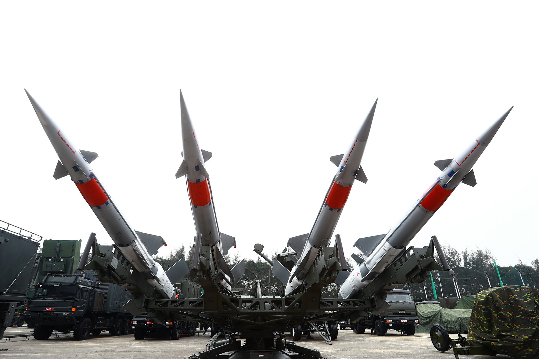 Tổ hợp tên lửa SAM-3 và các khí tài hiện đại trưng bày tại Hà Nội