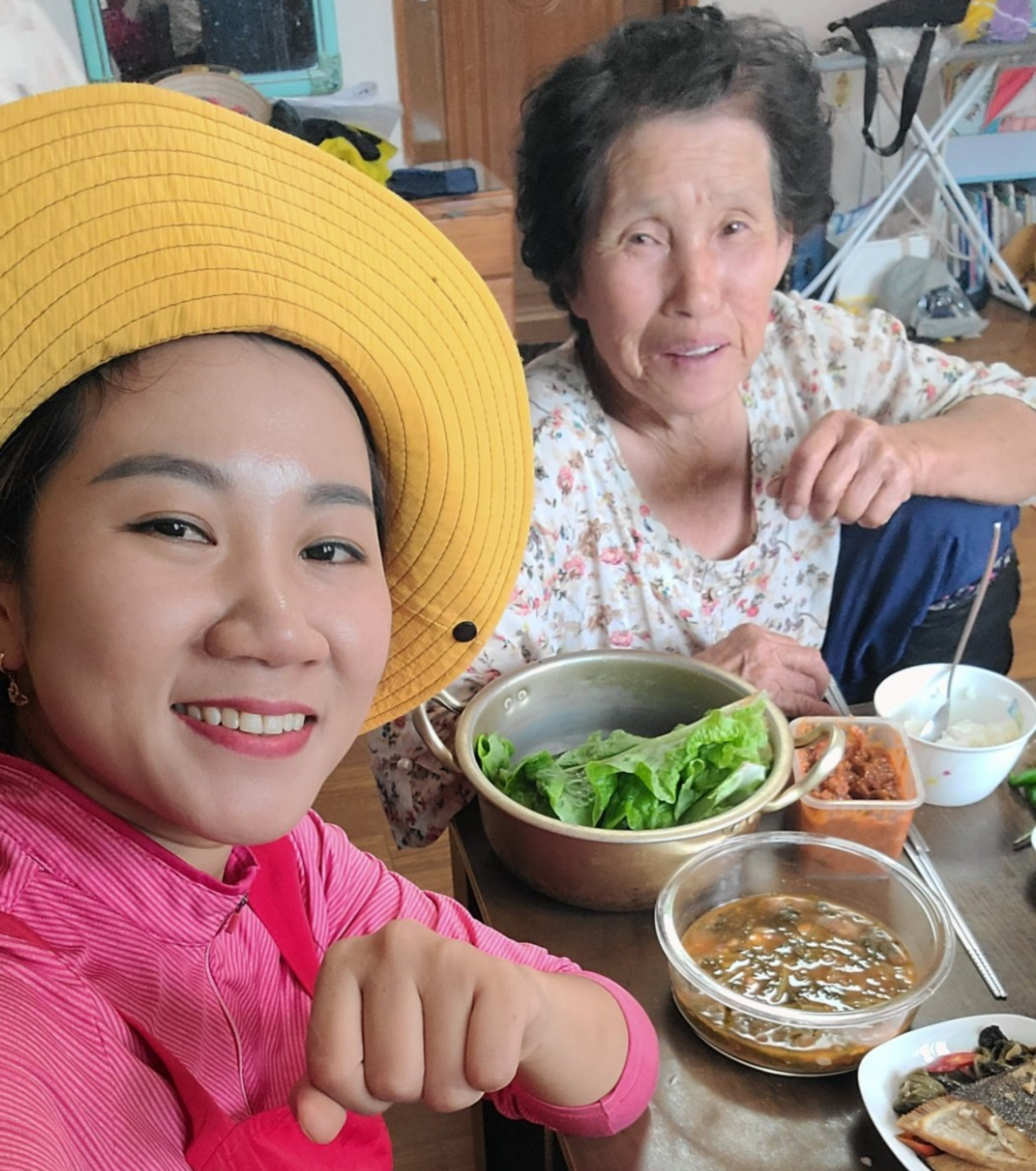 Mẹ chồng Hàn Quốc U80 tự tay làm tiệc sinh nhật cho con dâu Việt