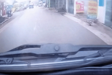 Nóng trên đường: Những kiểu 'ú oà' của xe máy khiến ô tô suýt gặp oan gia