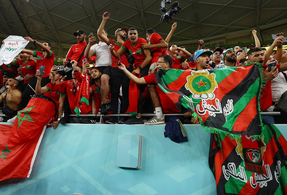Người dân Maroc vỡ òa cảm xúc với tấm vé bán kết World Cup lịch sử