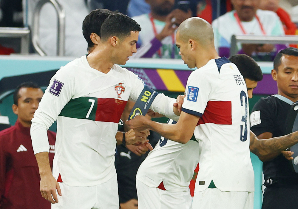 Trận đấu chóng vánh và đầy cảm xúc đã khiến đội tuyển Bồ Đào Nha phải nói lời tạm biệt. Hãy xem bức hình của đội tuyển quốc gia khi họ đối mặt với thất bại đau đớn tại giải đấu này.