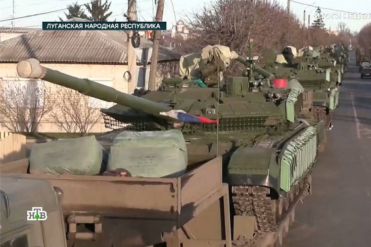 Video Nga điều hàng trăm xe tăng T-90M sang miền đông Ukraine