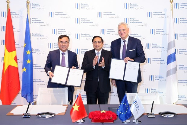 Vietnam Electricity, European Investment Bank ink MoU on sustainable energy development hinh anh 1
