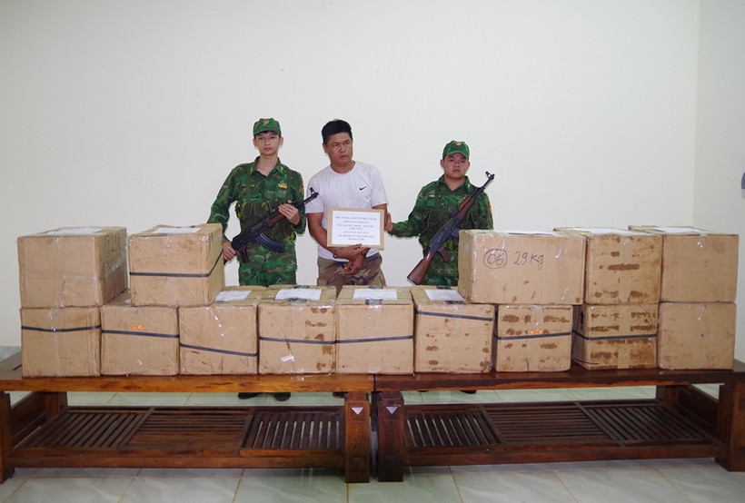 Đối tượng tàng trữ 420 kg pháo lậu bị khởi tố, tạm giam
