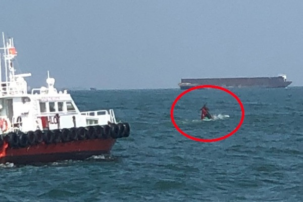 Va chạm với tàu hàng, sáu ngư dân trên tàu cá gặp nạn
