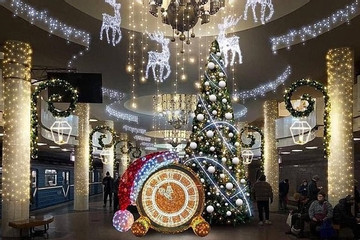 Hình ảnh thành phố miền đông Ukraine chuẩn bị đón Giáng sinh dưới lòng đất