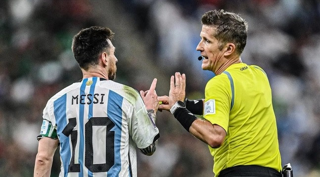 Lộ trọng tài trận Croatia vs Argentina, Messi và đồng đội nhận cảnh báo