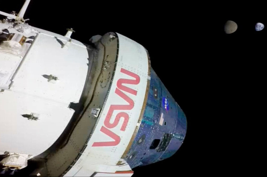 Tàu vũ trụ NASA trở lại Trái đất, kết thúc 'sứ mệnh lịch sử' lên Mặt trăng