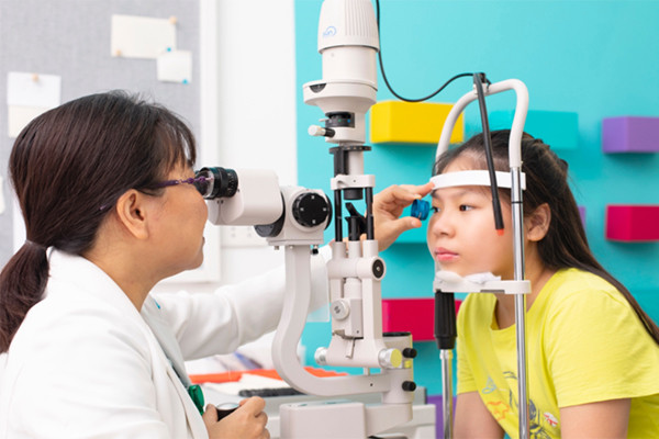 Phòng khám mắt trẻ em FSEC ‘ghi điểm’ nhờ không gian thân thiện