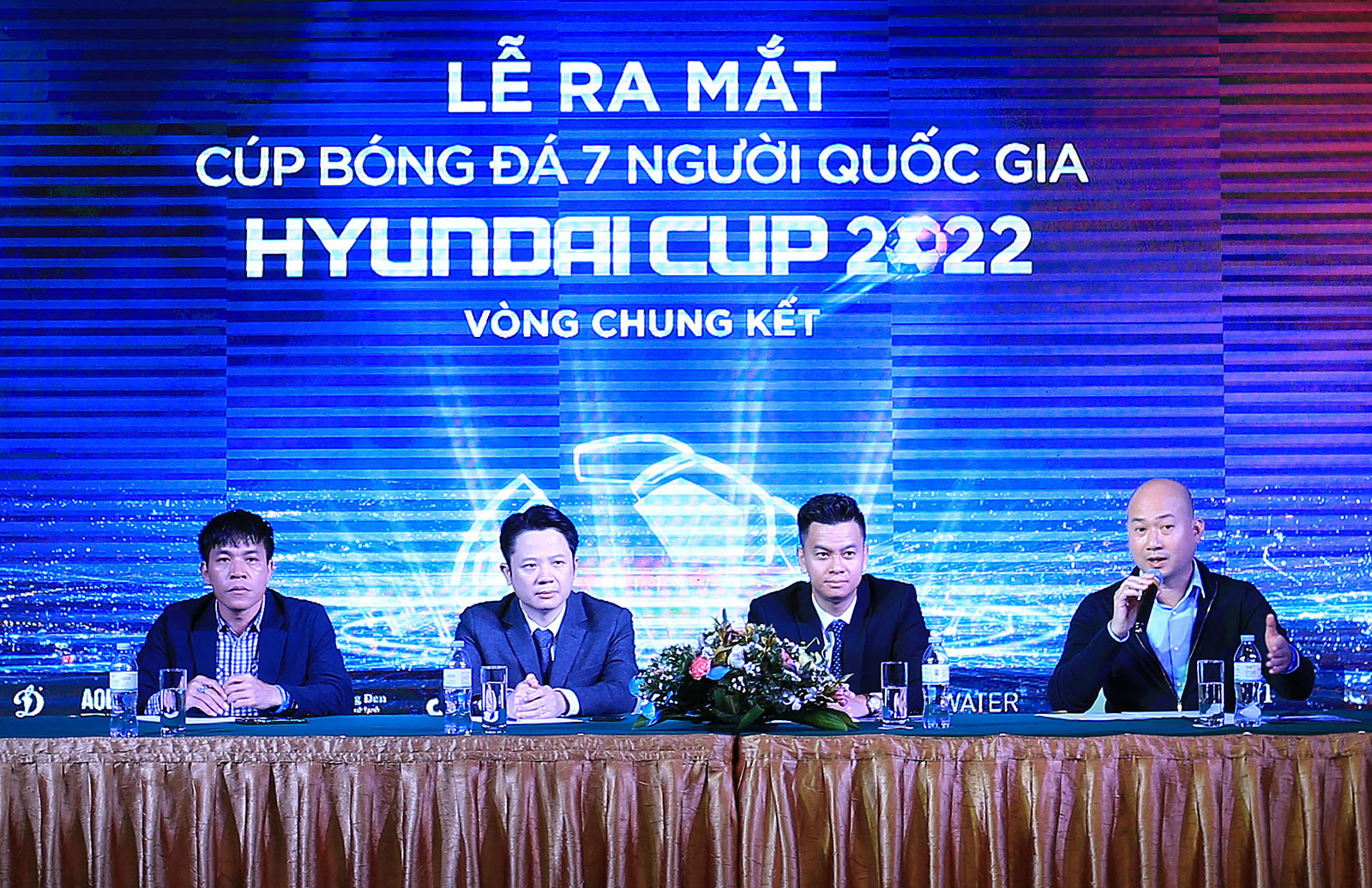 Tám đội bóng dự VCK Cúp bóng đá 7 người toàn quốc