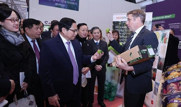 Prime Minister visits Netherlands’ agriculture innovation hub